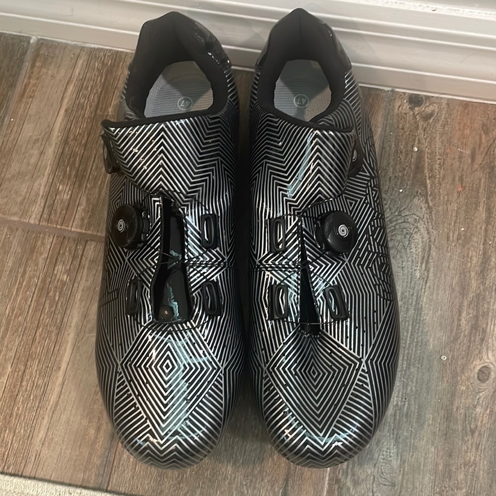 PELOTON Taille 38 US Femme 7 avec Crampons Chaussures Cyclisme Noir